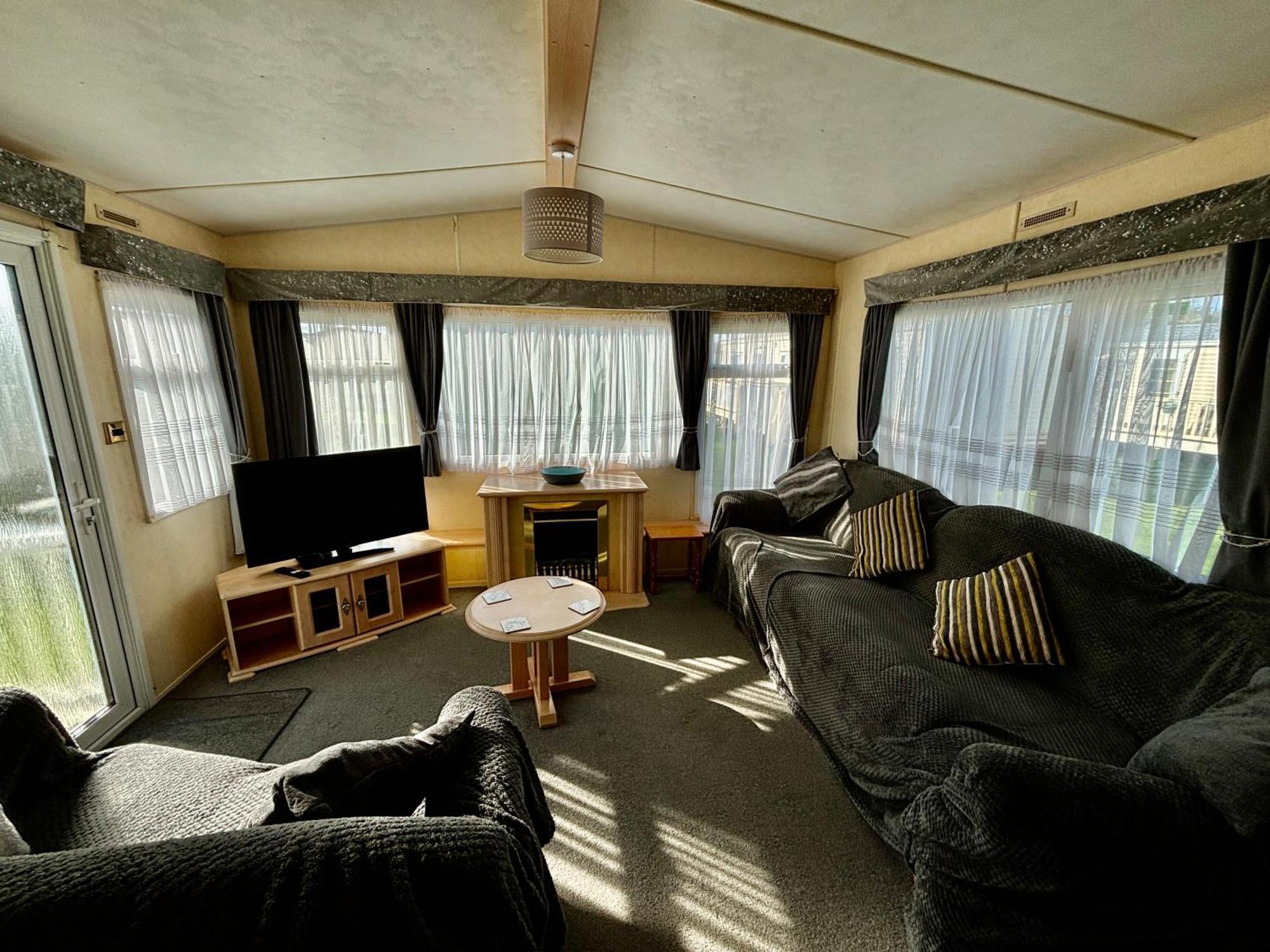 Seaview 145 - Pet Friendly, Bath And Close To Beach & Fantasy Island - Meadow Lakes Caravan & Lodge Hire Ingoldmells Exterior photo